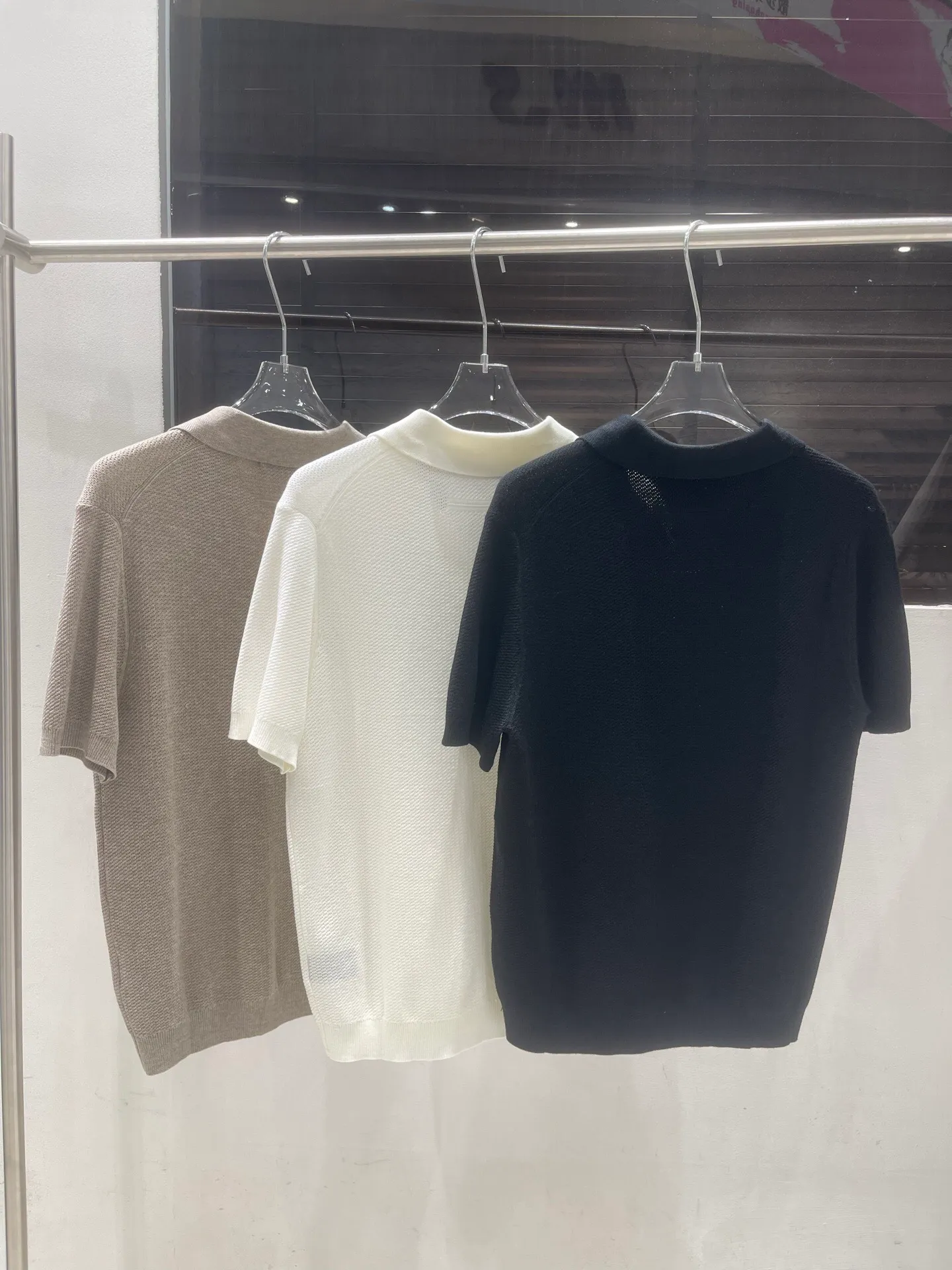 Mulberry silk sheep wool knitted. Breathable sweat-wicking upper body.